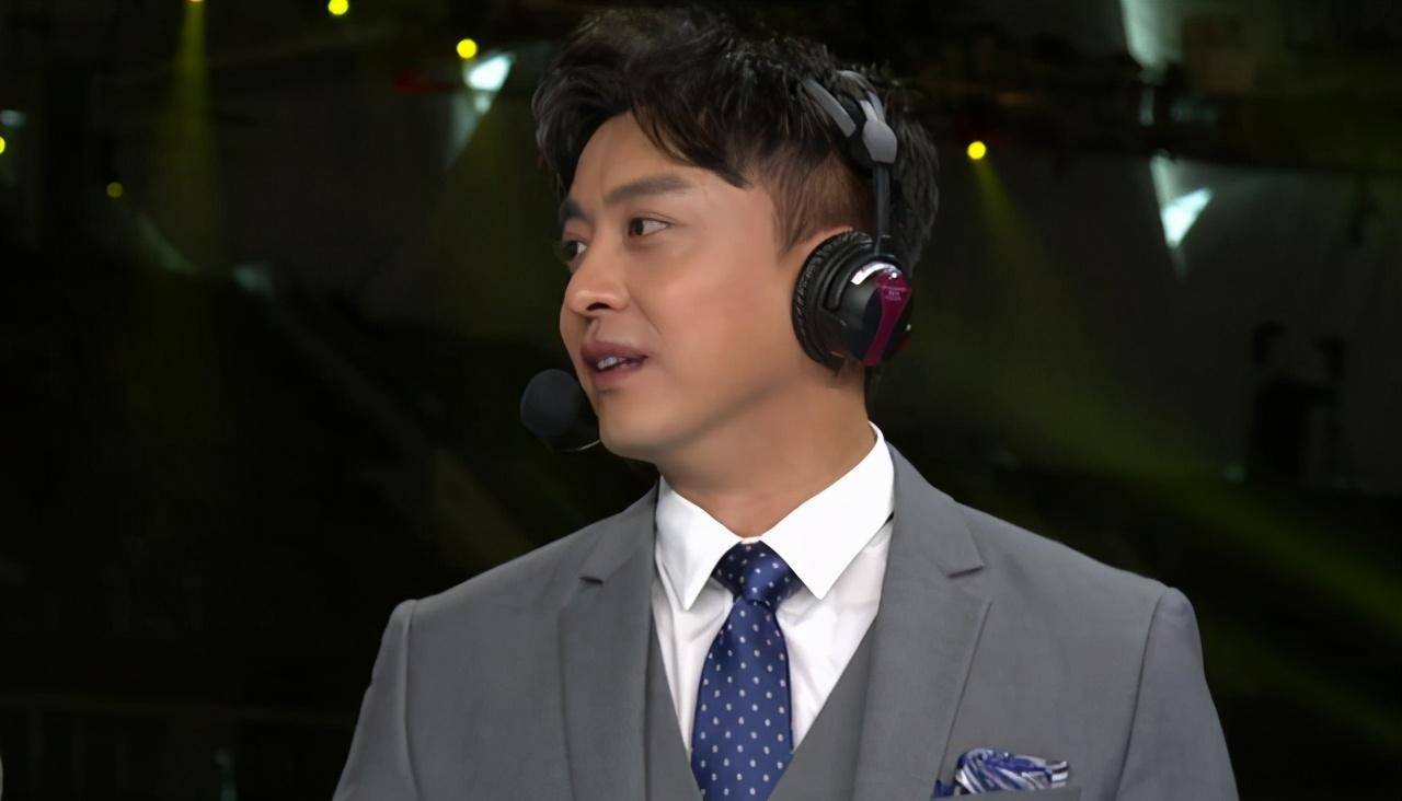时隔三年,李佳航再次担任lpl解说,网友表示这一次希望能够看你笑