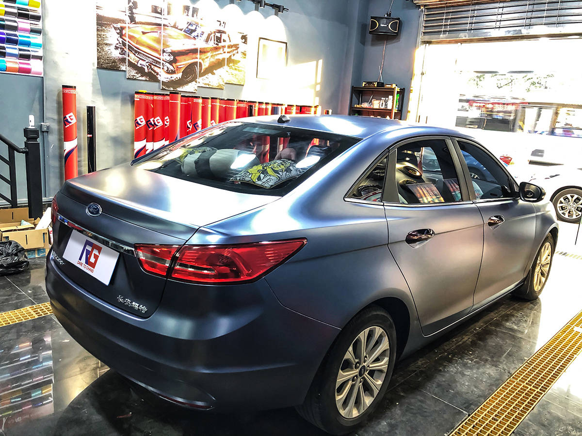 【车型】福特福睿斯 【颜色】电光午夜蓝 【出品】佛山禅城 汽车贴膜