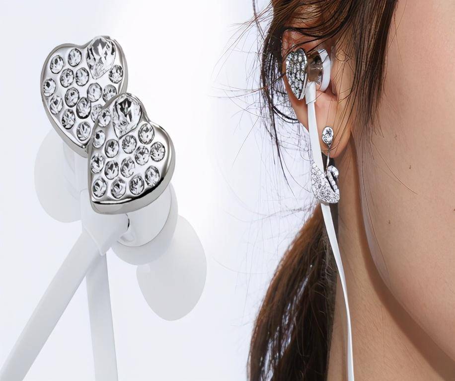 这款耳机,出自施华洛世奇纯白系列,施华洛世奇是奥地利品牌, 成立于