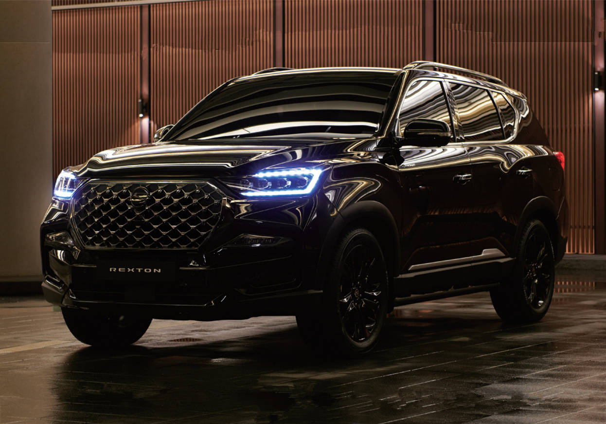 的大幅倾斜的d柱显得有些画蛇添足,这让它看起来更像一款城市suv,尾灯