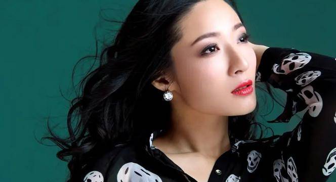 竟是郭德纲徒弟,如今36岁长这样_秦丽