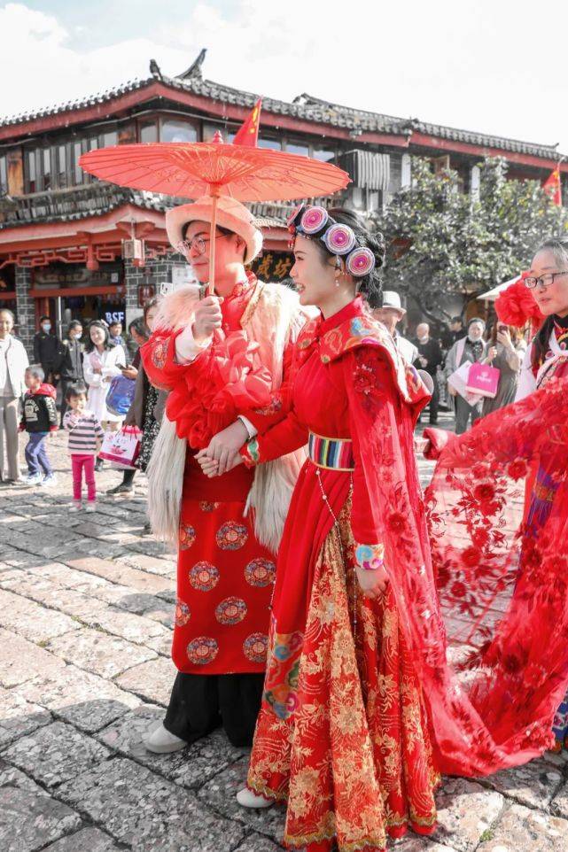 今天丽江古城这场婚礼太震撼!新娘是广东援鄂护士