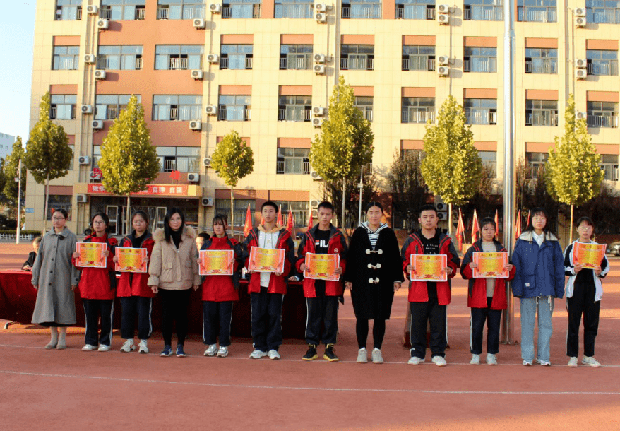 聊城华育学校:鼓舞人心,奋力前行——记第一次月考表彰大会_手机搜狐