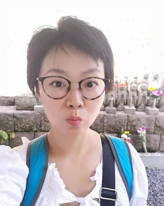 她是中书协最年轻的书法家,行书博采众长,气韵非凡,厉害!_唐曼