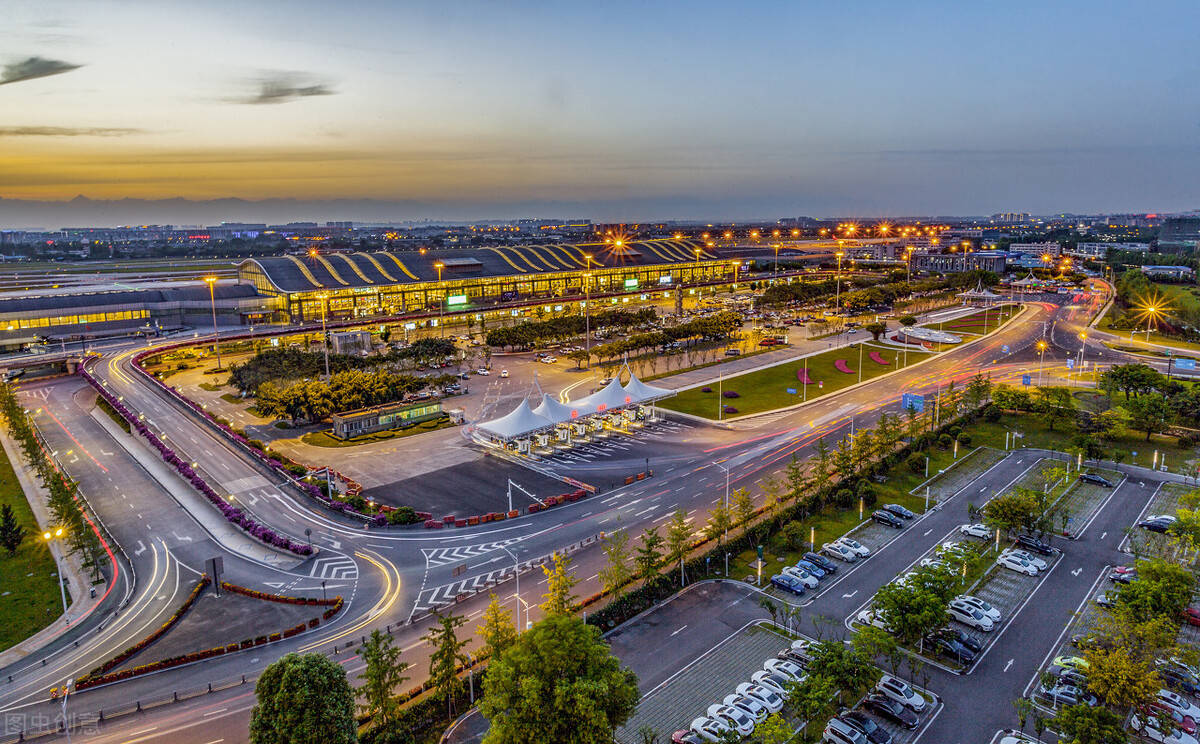 当别的城市都在抢房的时候成都竟在疯狂买车三大理由告诉你为什么