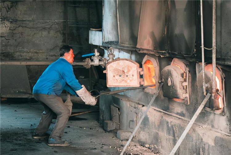 锅炉工捡了块石头专家估价280万建议拍卖他为何拒绝