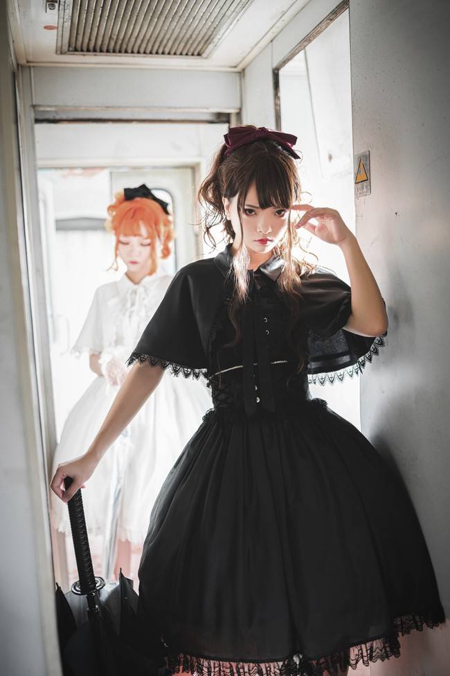 lolita暗黑系a到没朋友的暗黑小裙裙