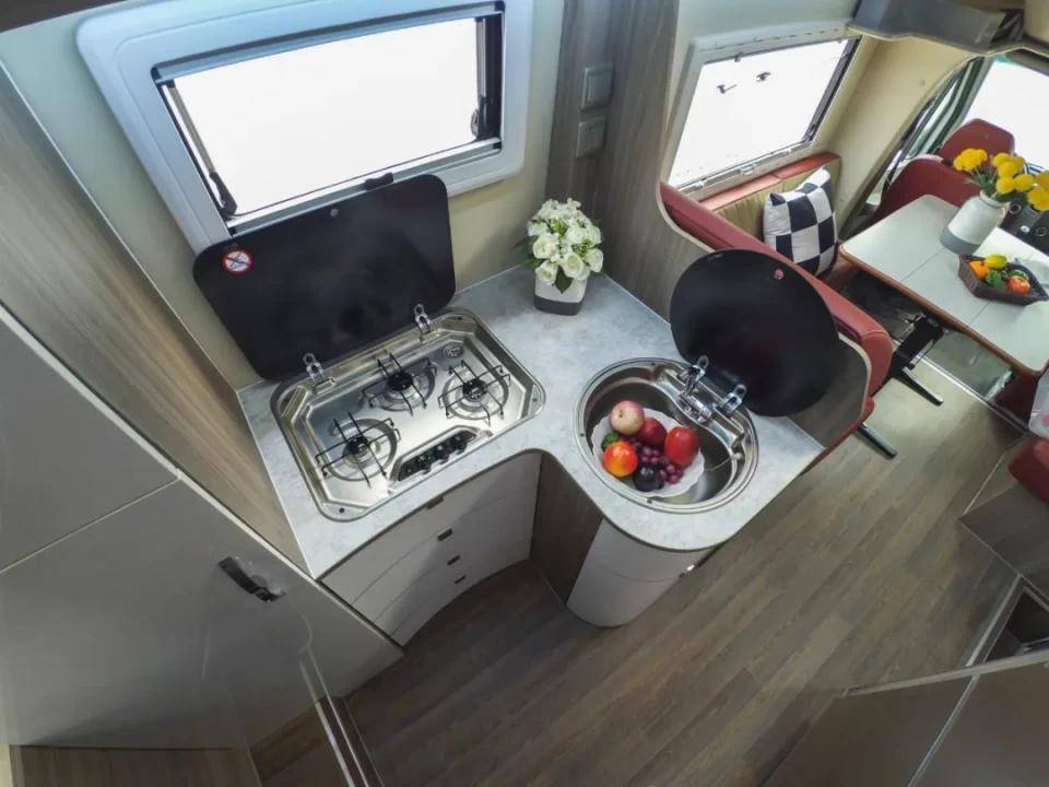 新星奔驰c750房车带给您高品质的生活