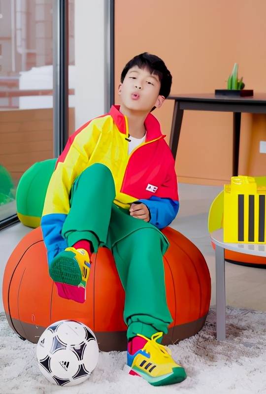 前不久田雨橙还代言了某国产品牌运动服,如今田宸羽