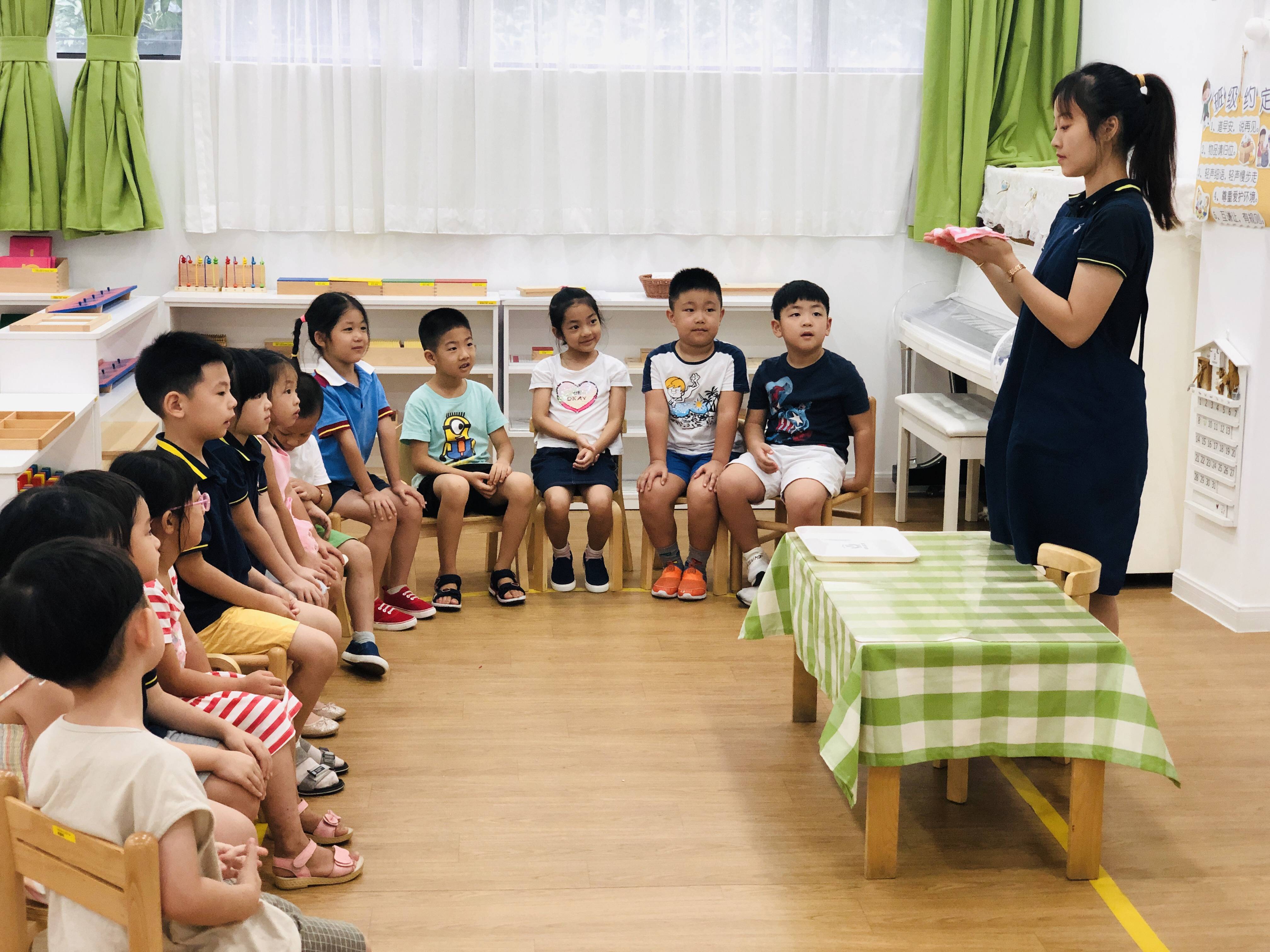 她融合国内外教育理念率先推出家园共育体系打造了行业特色托育品牌