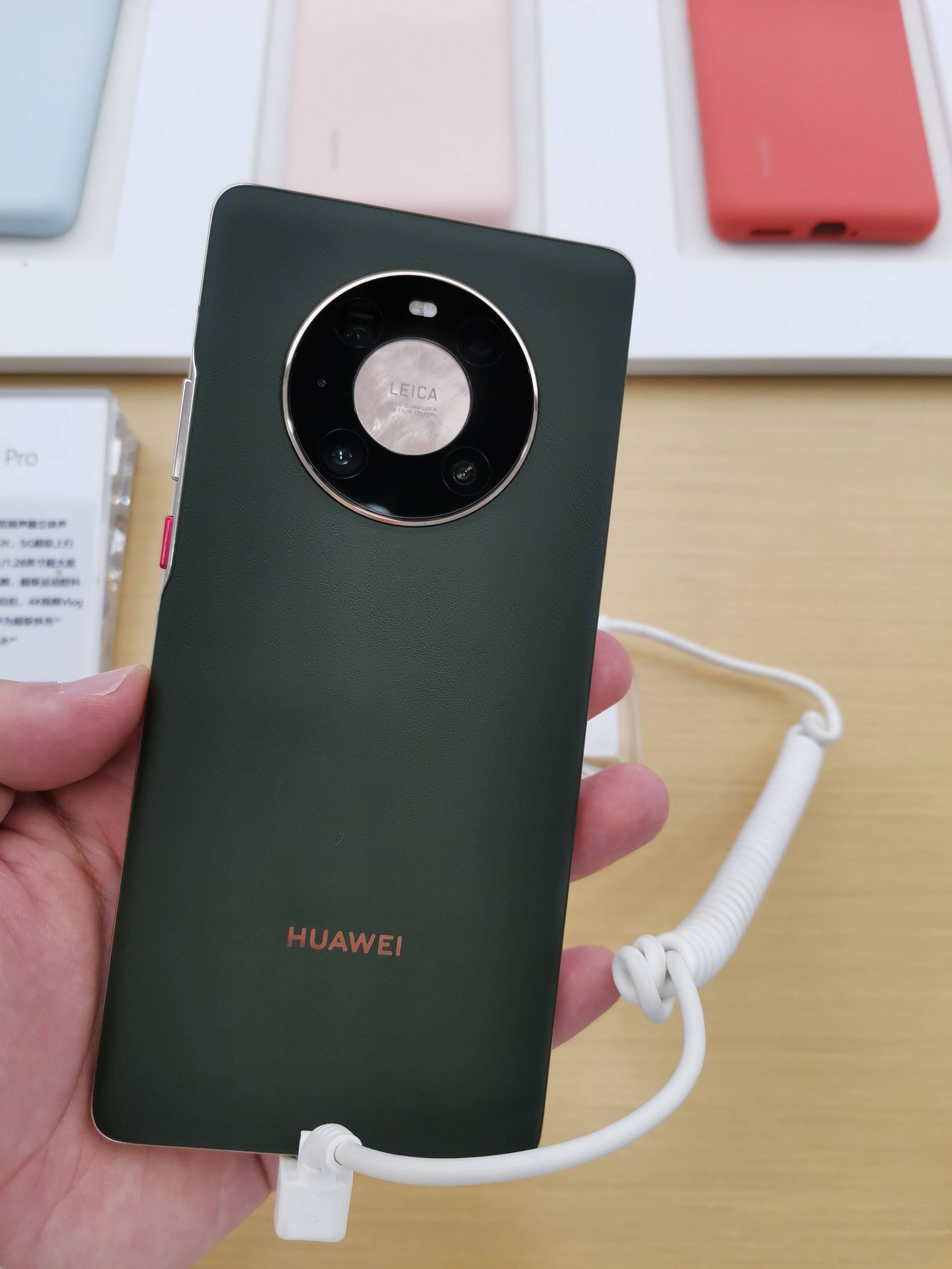 朋友备了6k准备买华为mate40p结果被售价劝退了