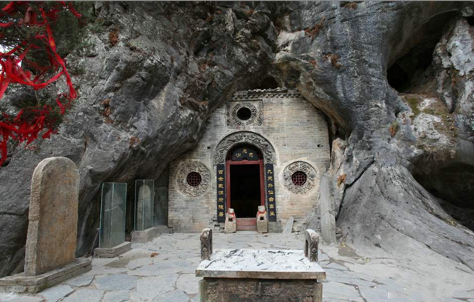 老君洞小学直到新中国建立后,全国各地开始推崇教育,就把这里改造成