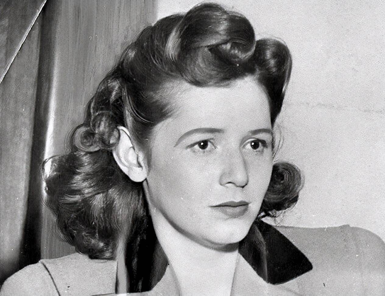 琼·巴里卓别林不知道的是,除了演戏天赋外,琼·巴里还异常疯狂,她