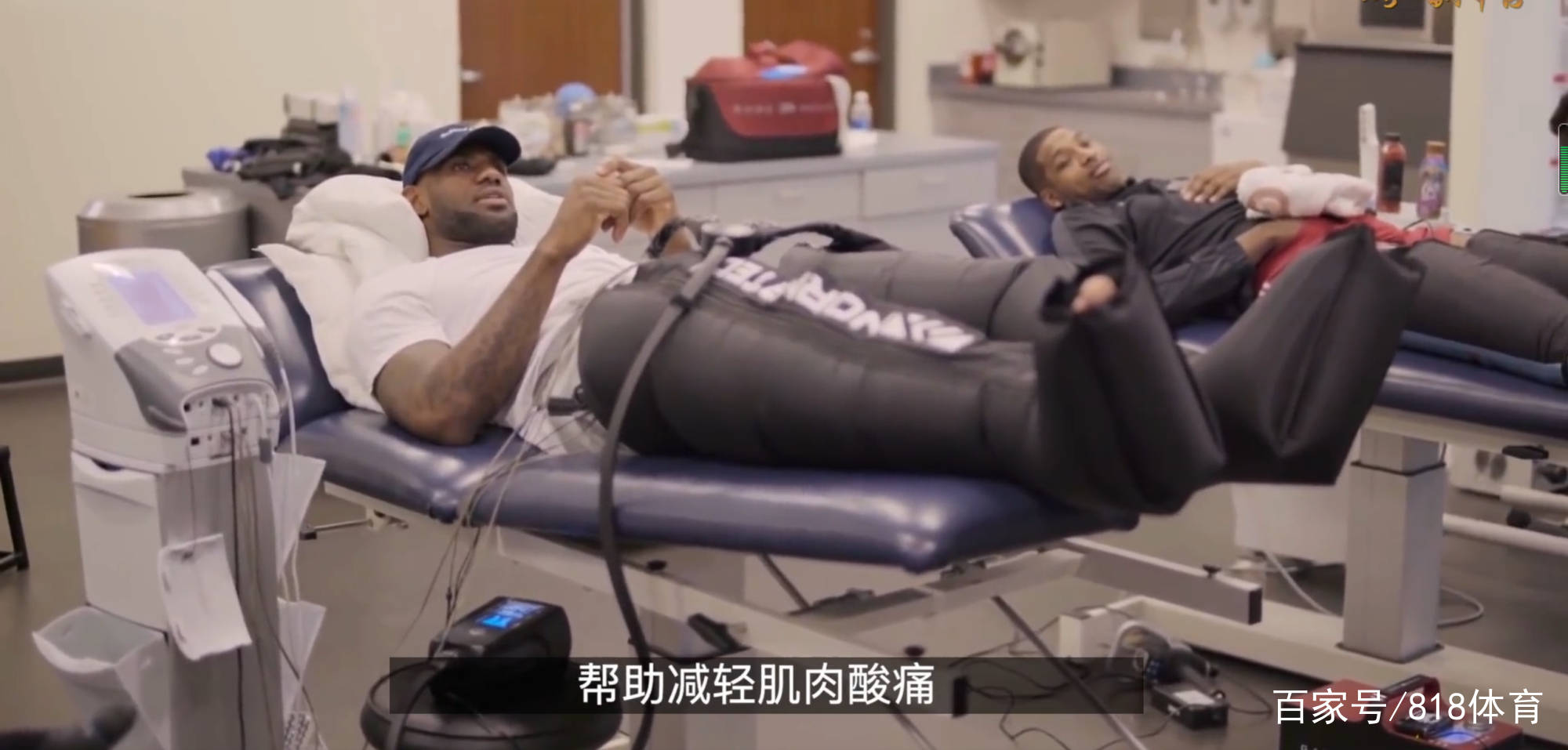 此外,詹姆斯还雇佣了一批私人厨师,按摩师和训练师,使得自己的身材