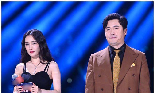 扶了个寂寞?杨幂扶沈腾没扶到小心翼翼下楼梯