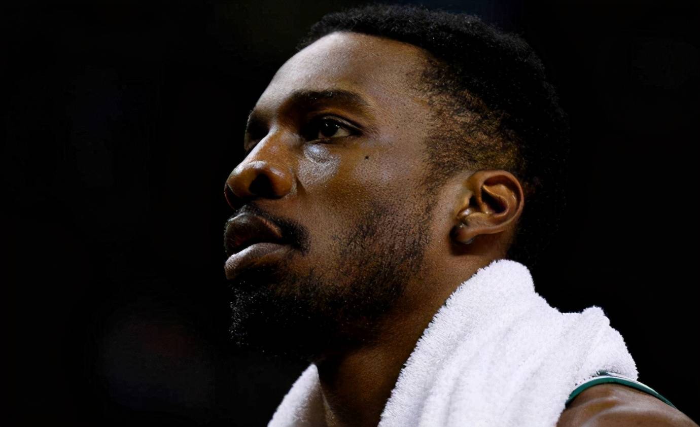 而杰夫-格林现在可以胜任小球阵容中锋的角色,纳马斯特认为杰夫-格林