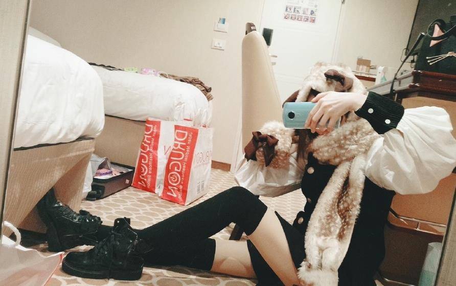 原创lpl腿皇女主持重新出道一年前受假赛牵连靠1张图涨18w粉