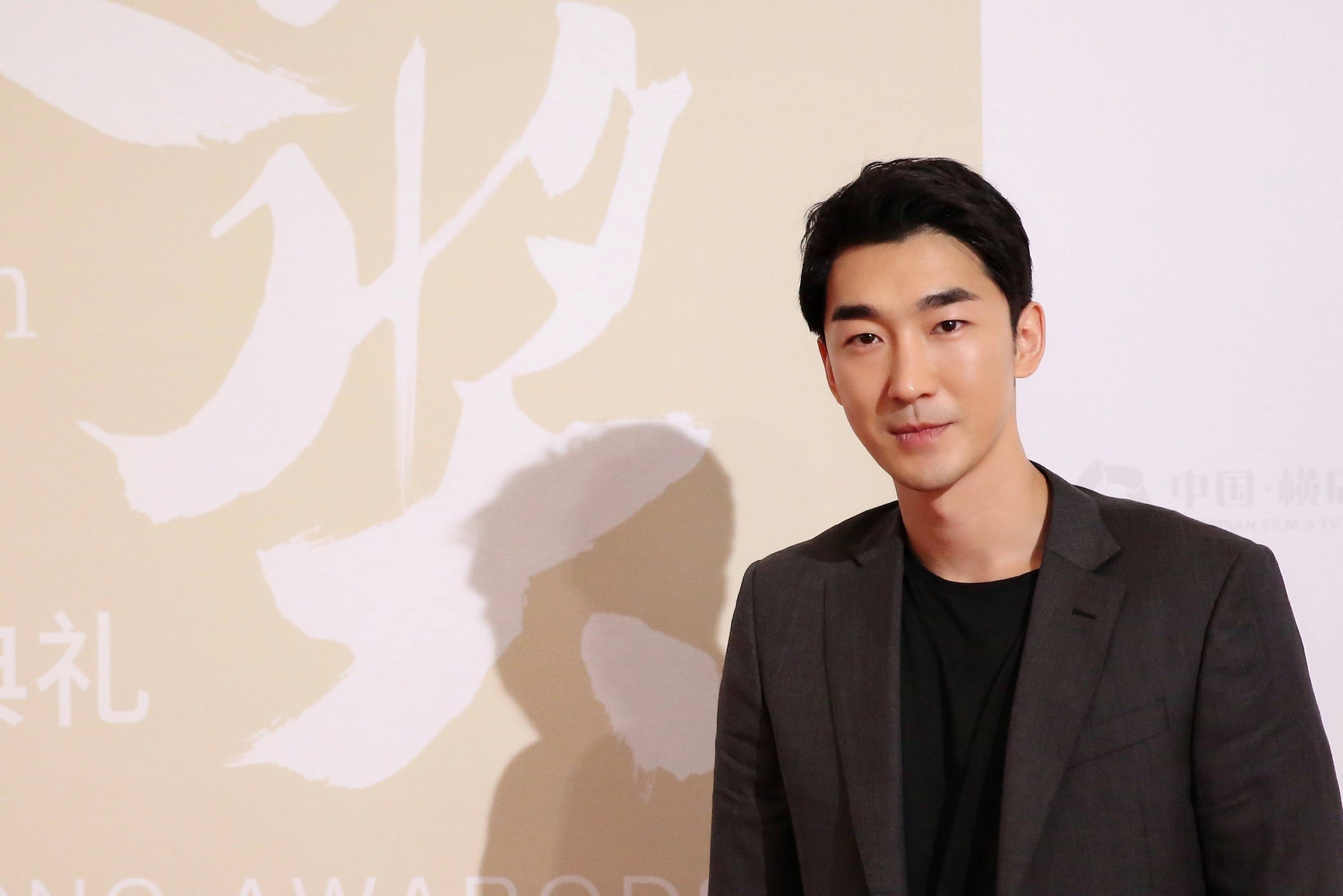 郑家彬出席第七届文荣奖颁奖典礼 新剧角色值得期待