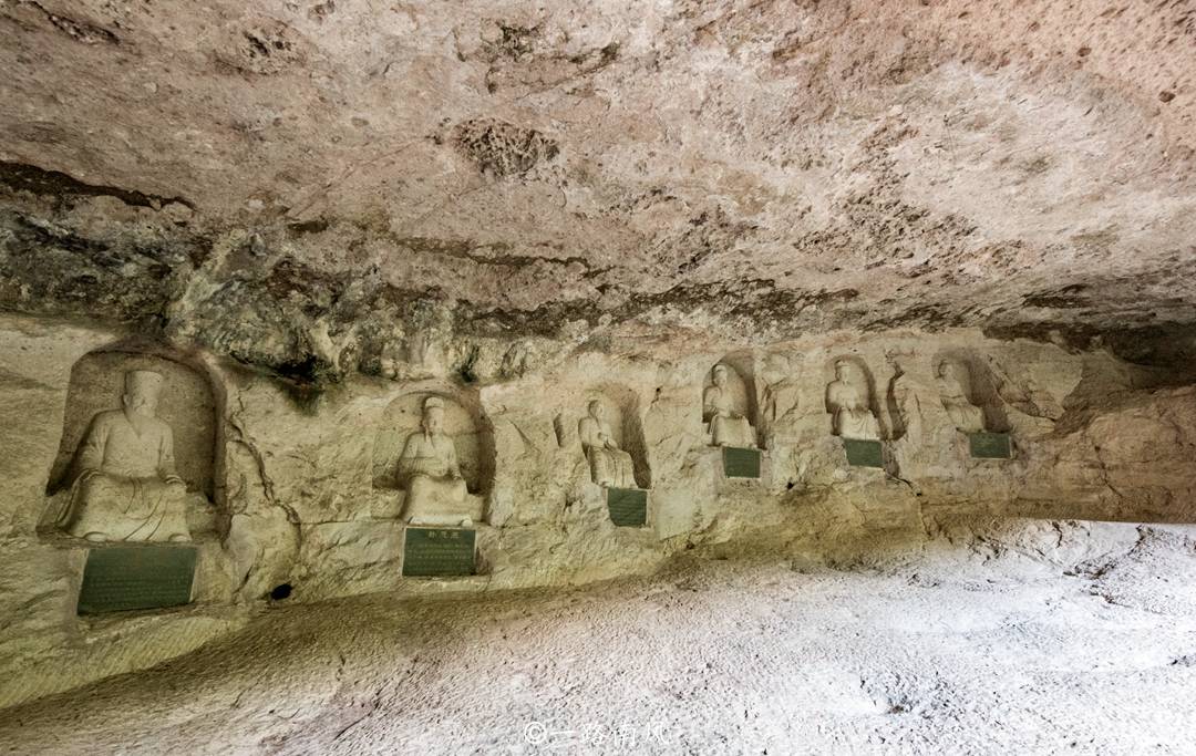 浙江缙云有座赵侯祠,传说供奉的神医精通法术,能将清水变成美酒