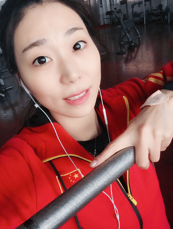 她曾是女排世界冠军成员,伴侣同为排球国手,结婚后仍选择征战_杨珺菁