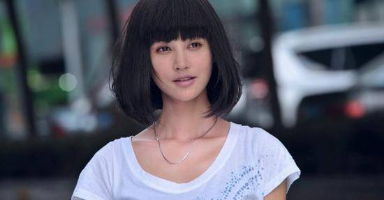 23岁演戏出道的她,3年内结婚2次,如今39岁被老公袁弘宠成公主_张歆艺