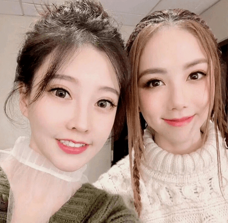 原创明星网红合影李佳琦不输杨洋赵露思甜美她比女明星有气场