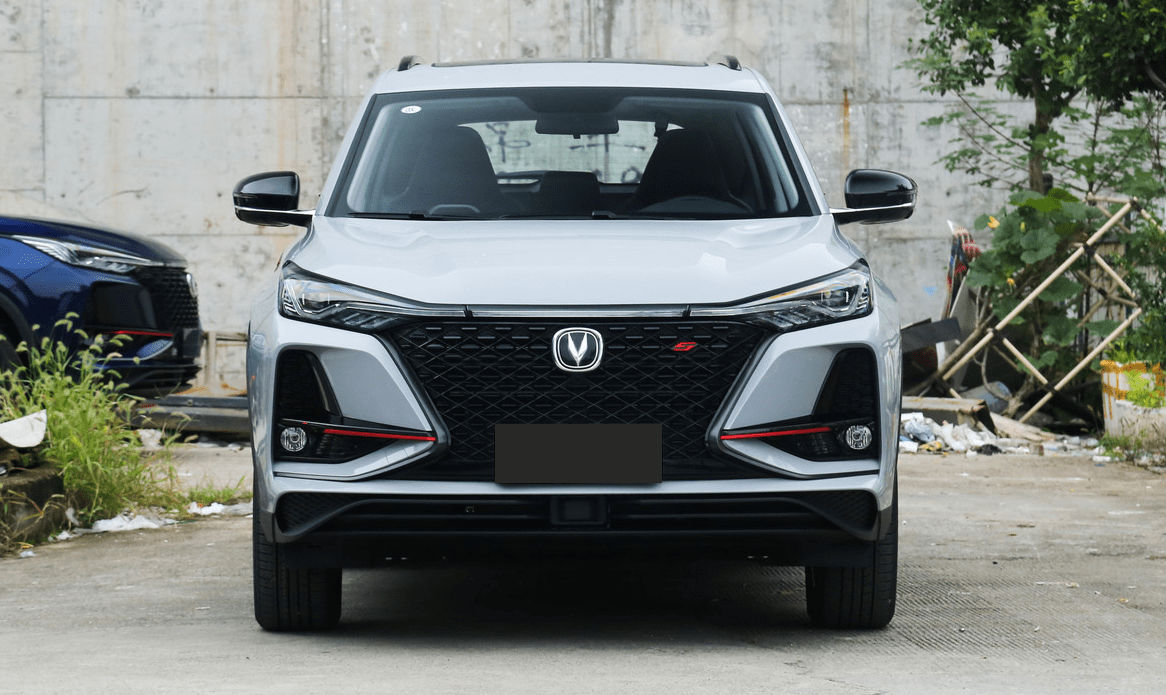 原子灰长安cs75plus红色内饰有档次名牌动力省油省心