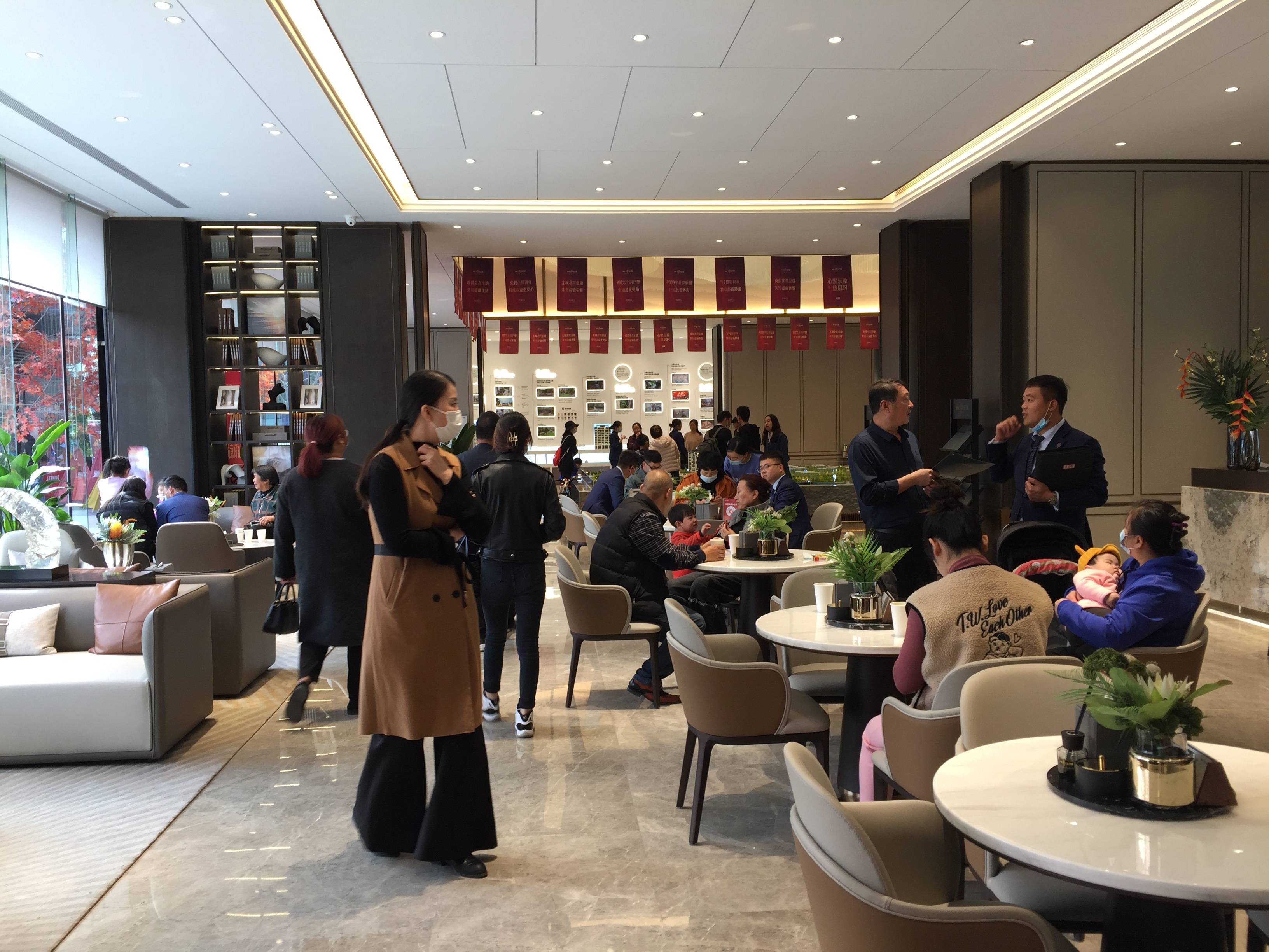 售楼处人气很旺