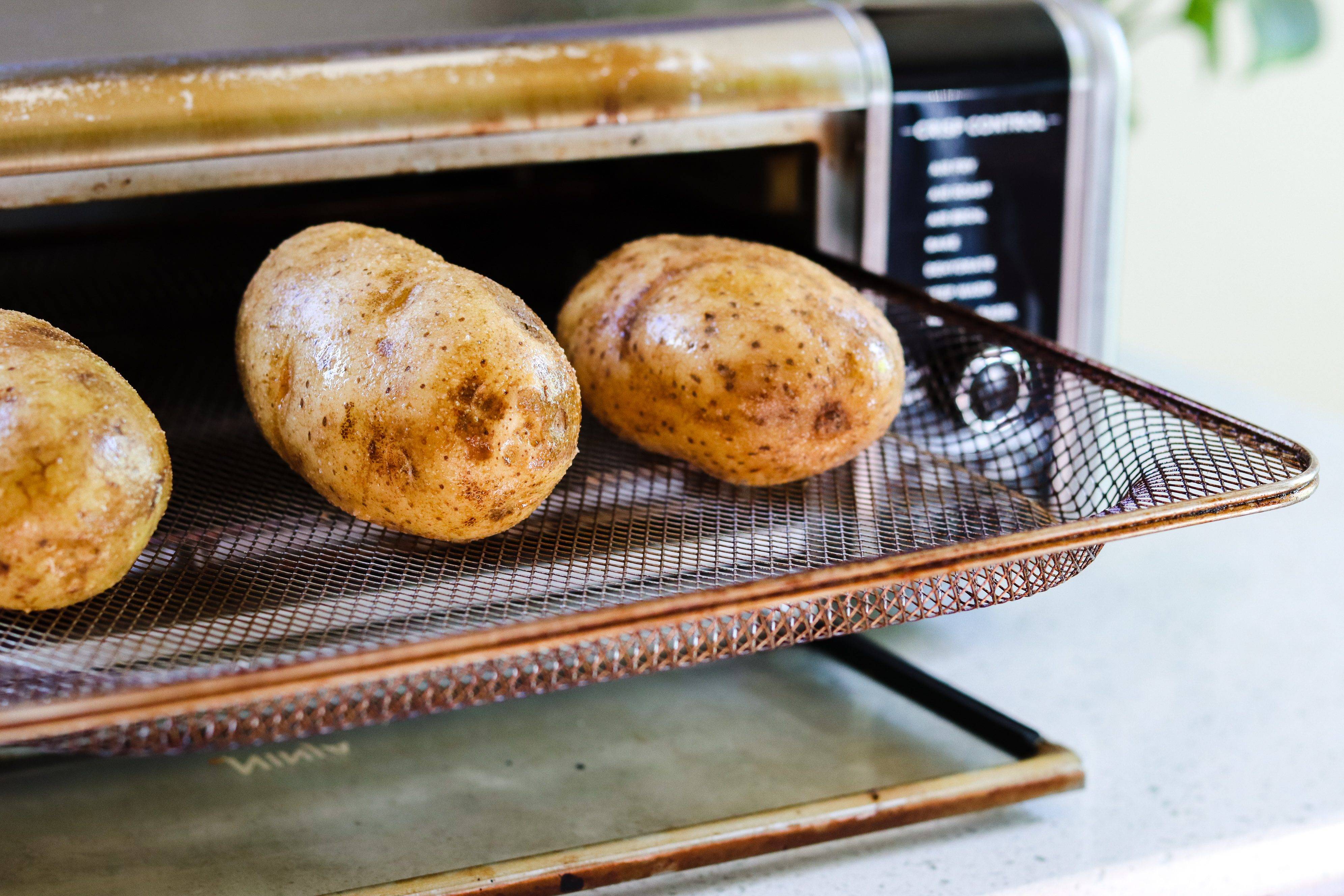 空气炸锅烤整个土豆图片