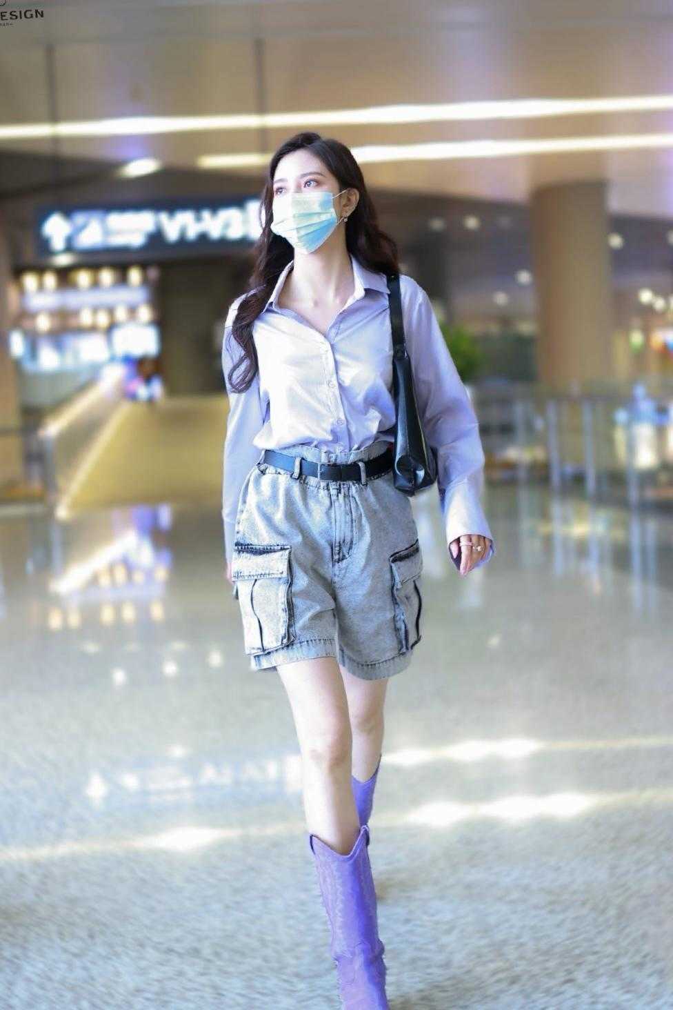 宋妍霏气质真是绝了衬衫配牛仔短裤文艺高级太有明星气质范