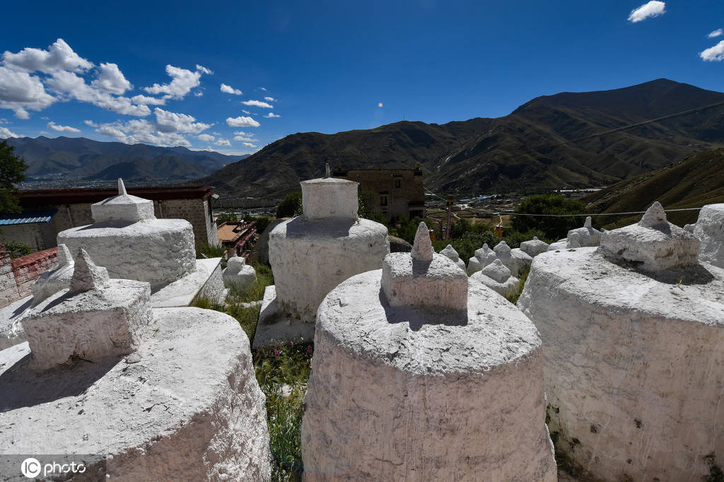 西藏拉萨帕邦喀寺藏王松赞干布修建的宫殿