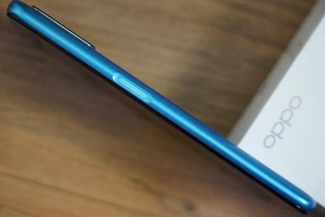 中规中矩,算是比较常见的,不同的是同样的摄像头和cmos在不