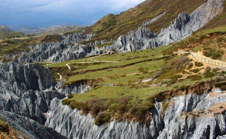 河水断裂带上的墨石奇观海拔3500米的公园川藏线上的又一美景