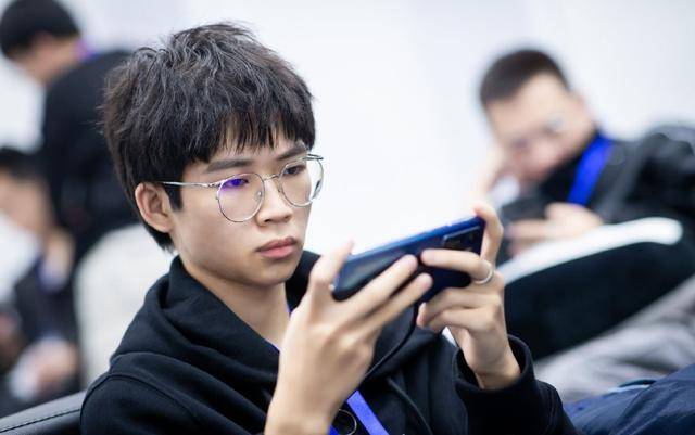 原创久诚直播间内出口成脏易峥听到直接回怼队内不和彻底曝光