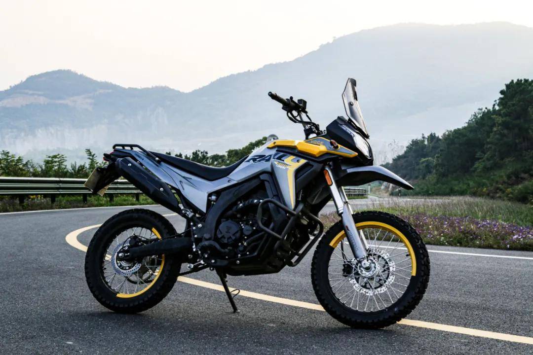 23600,主打越野甩开大排量拉力车—无极300gy摩智测评