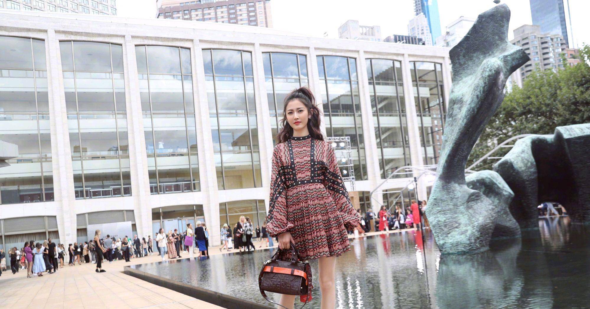 陈钰琪确实是个很优秀的女演员,她不仅演技精湛,她还是个典型的