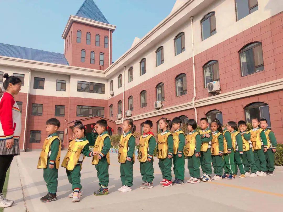 枫叶国际学校小孩图片
