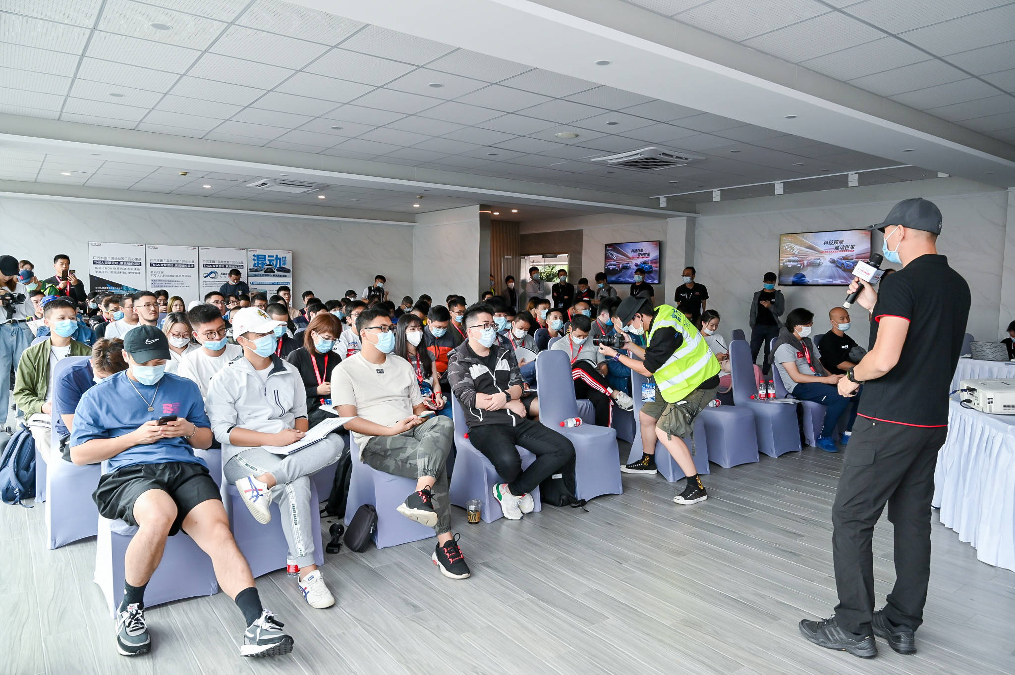 “更高级混动车”挑战“高级别赛道”