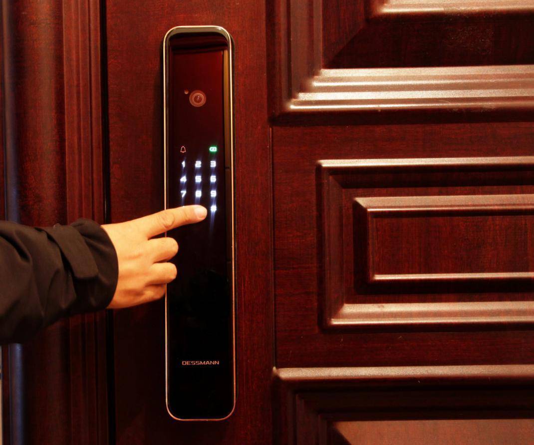 3d人脸识别开门,给家全方位守护:德施曼r8人脸智能锁体验