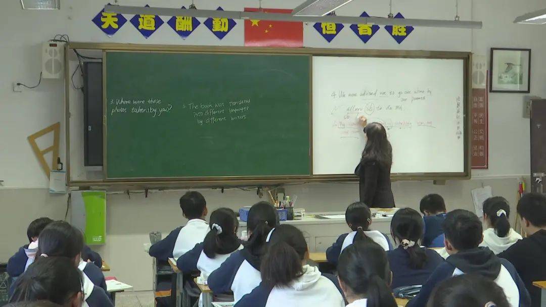元培中学学生在我们策划班会课,组织实践活动, 还有好习惯养成经验