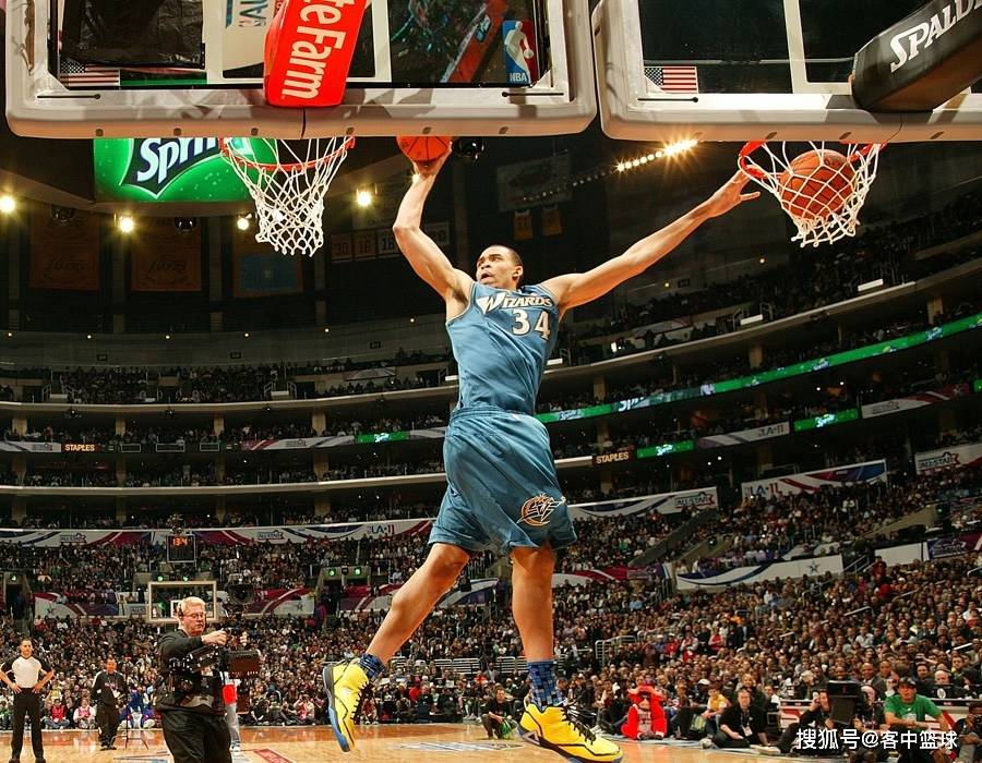 生涯最难防守的球员是谁?麦基说出名字:他太不可思议