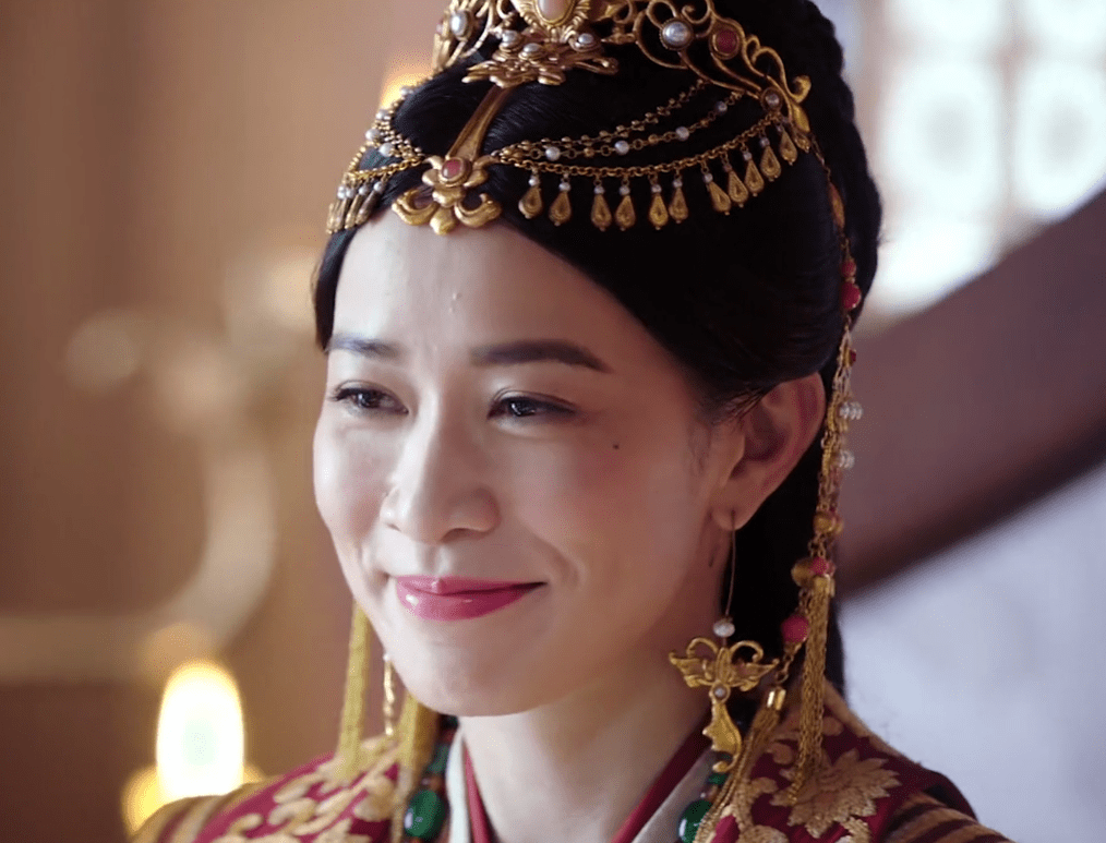 唐嫣佘诗曼三位相加一百多岁为何沉迷低龄的古偶玛丽苏