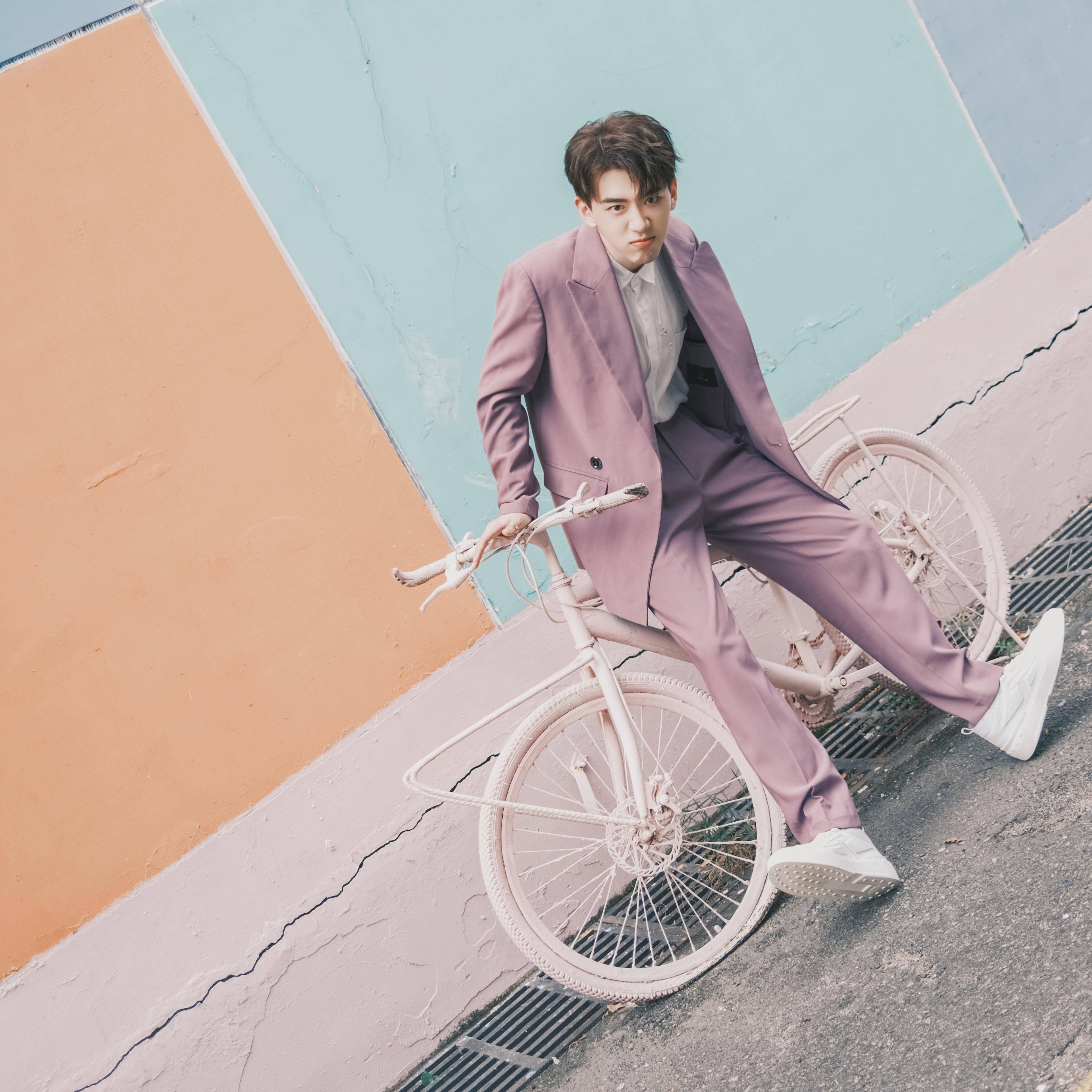 费启鸣全新演绎经典歌曲《我要找到你》 清澈温柔声线诠释少年心事