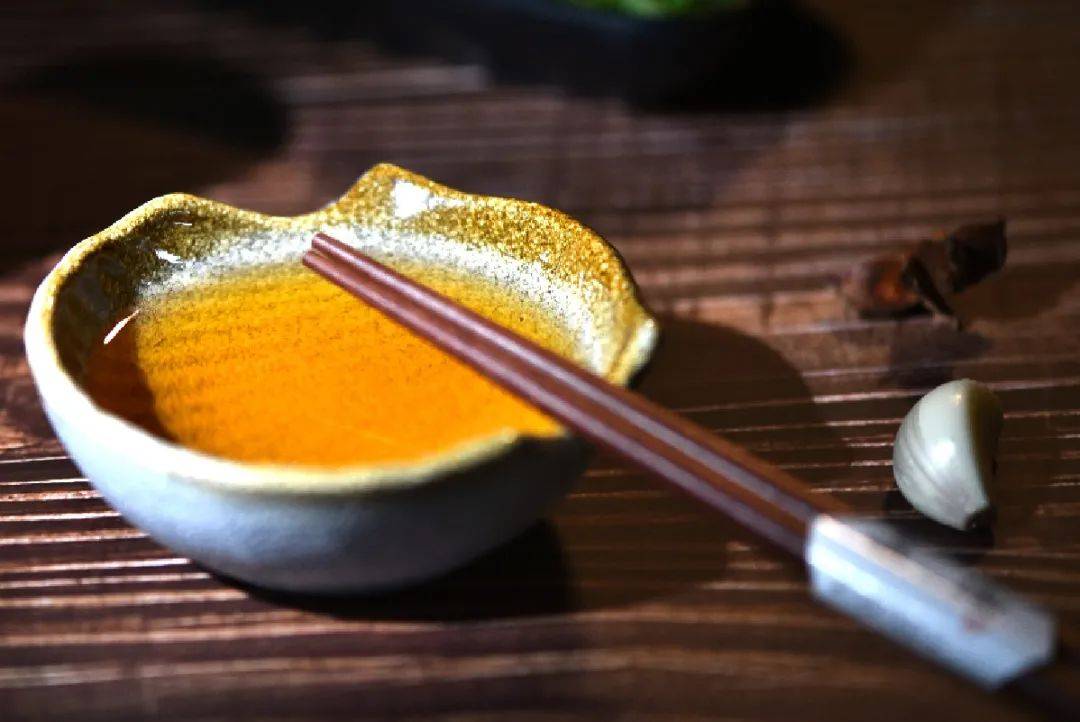 如何辨别优质火锅油碟?内行人士来支招!_芝麻