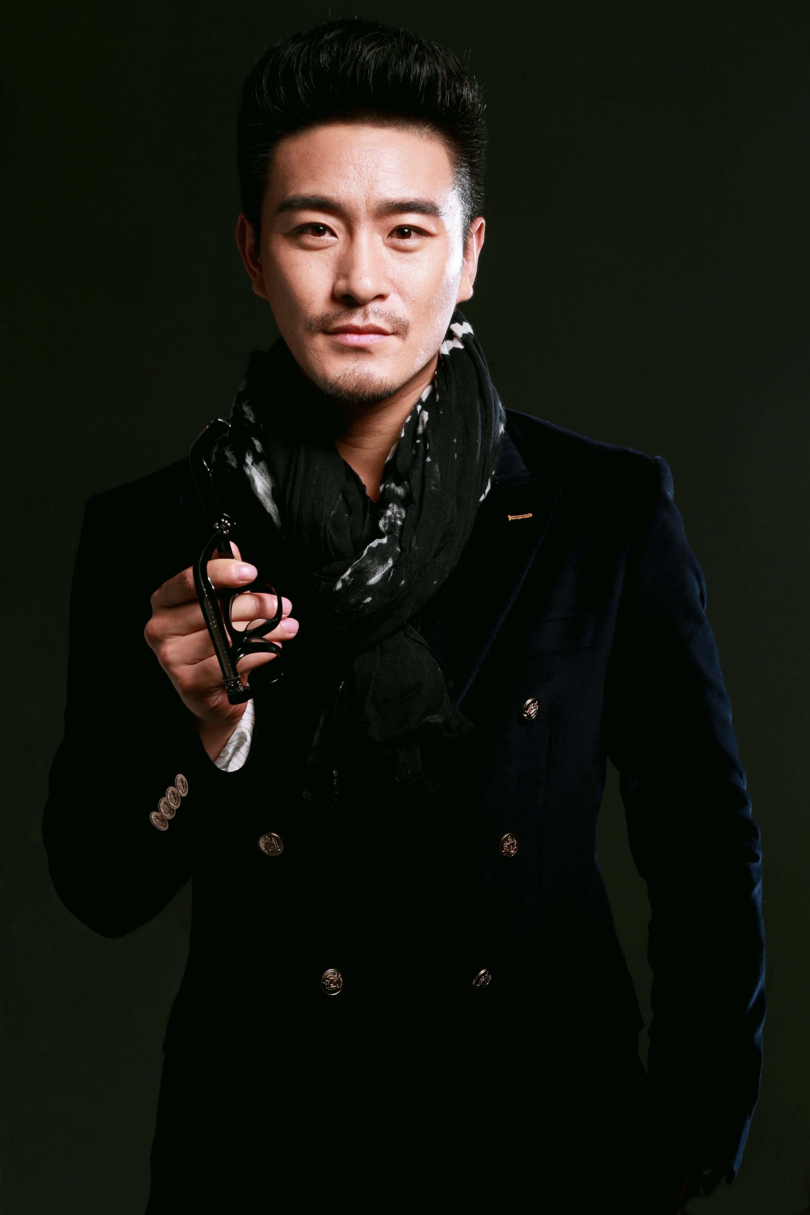 樊昊仑导演新电影何以阳光将在重庆启动发布会空降江北北仓