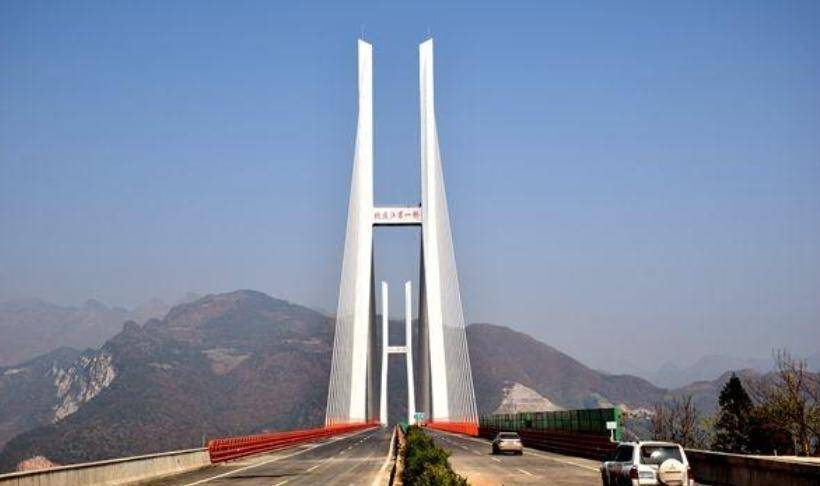 中国比较"牛"跨江大桥之一——北盘江大桥,也是全球比较高的桥
