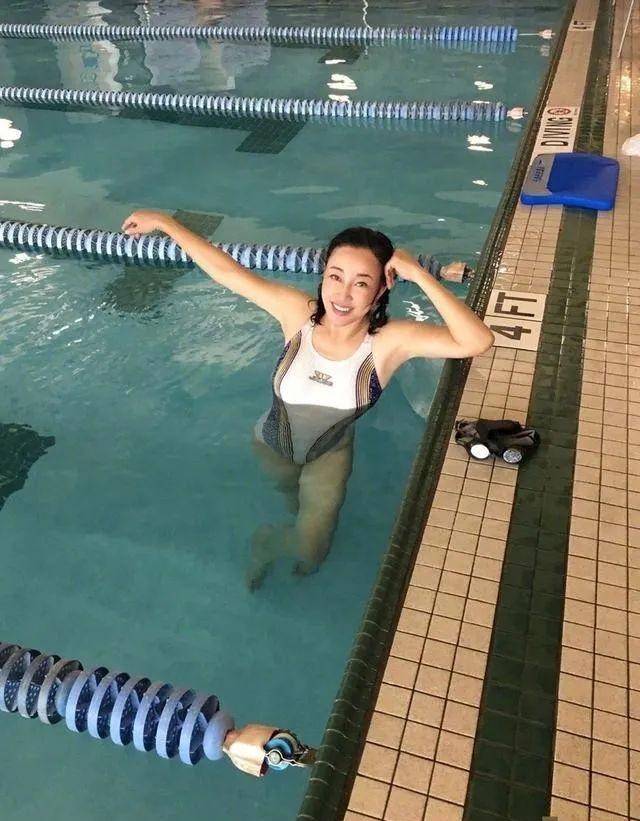 65岁刘晓庆罕见近照曝光:你的身材,暴露了你的生活层次