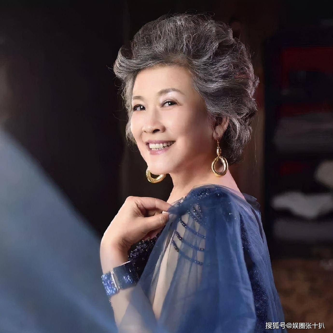 国家一级演员宋春丽:年轻未生育,却在61岁当奶奶的年纪当了妈