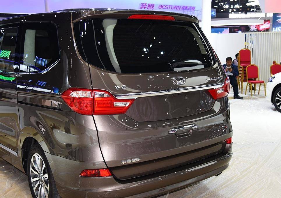 华晨大爆发!亮出加长版"豪华mpv"!搭宝马2.0t 6at,车长近6米