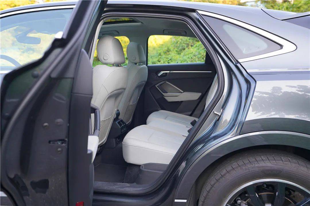 始于颜值终于驾控试驾奥迪q3轿跑版